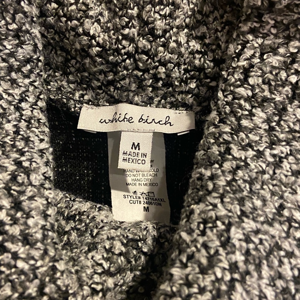 Women’s oversized pullover “poncho” style sweater - Picture 3 of 3